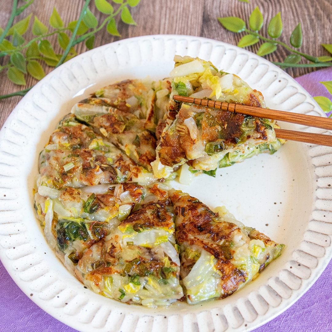 白菜餅が、箸あげされている様子が見える。