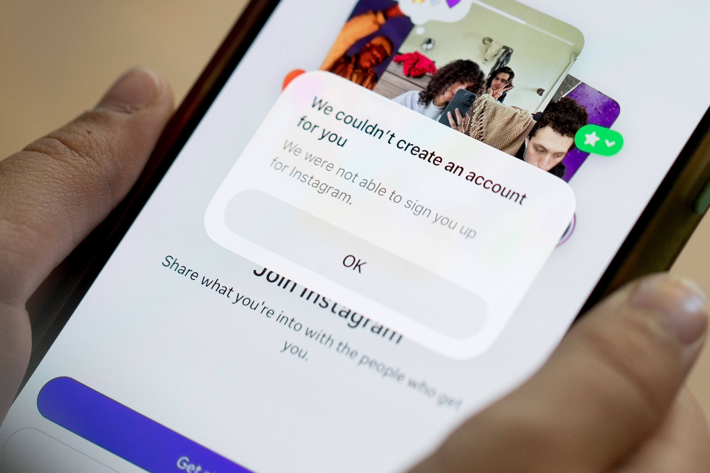 Telefonskjerm som viser en Instagram-registreringsfeilmelding: 