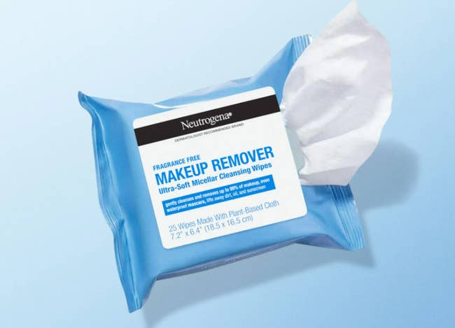 Neutrogena Makeup Remover Cleansing Wipes packaging with 1 hitch partially pulled out, highlighting