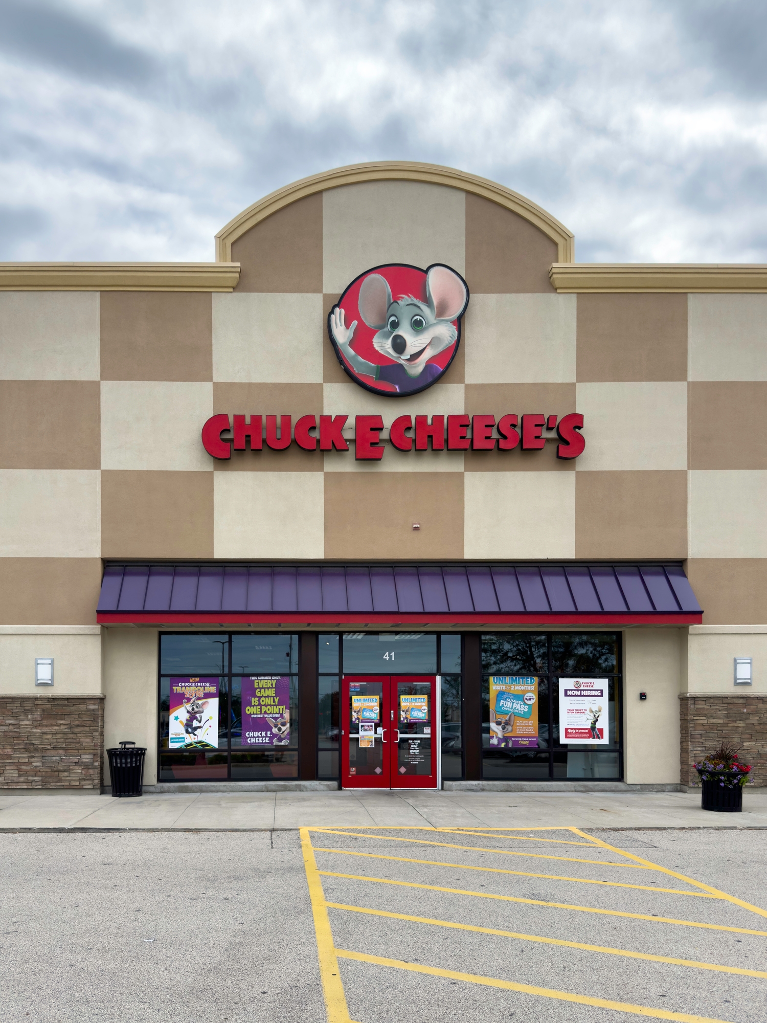 Chuck E. Cheese's storefront with a cartoon mouse logo, promoting family fun and entertainment