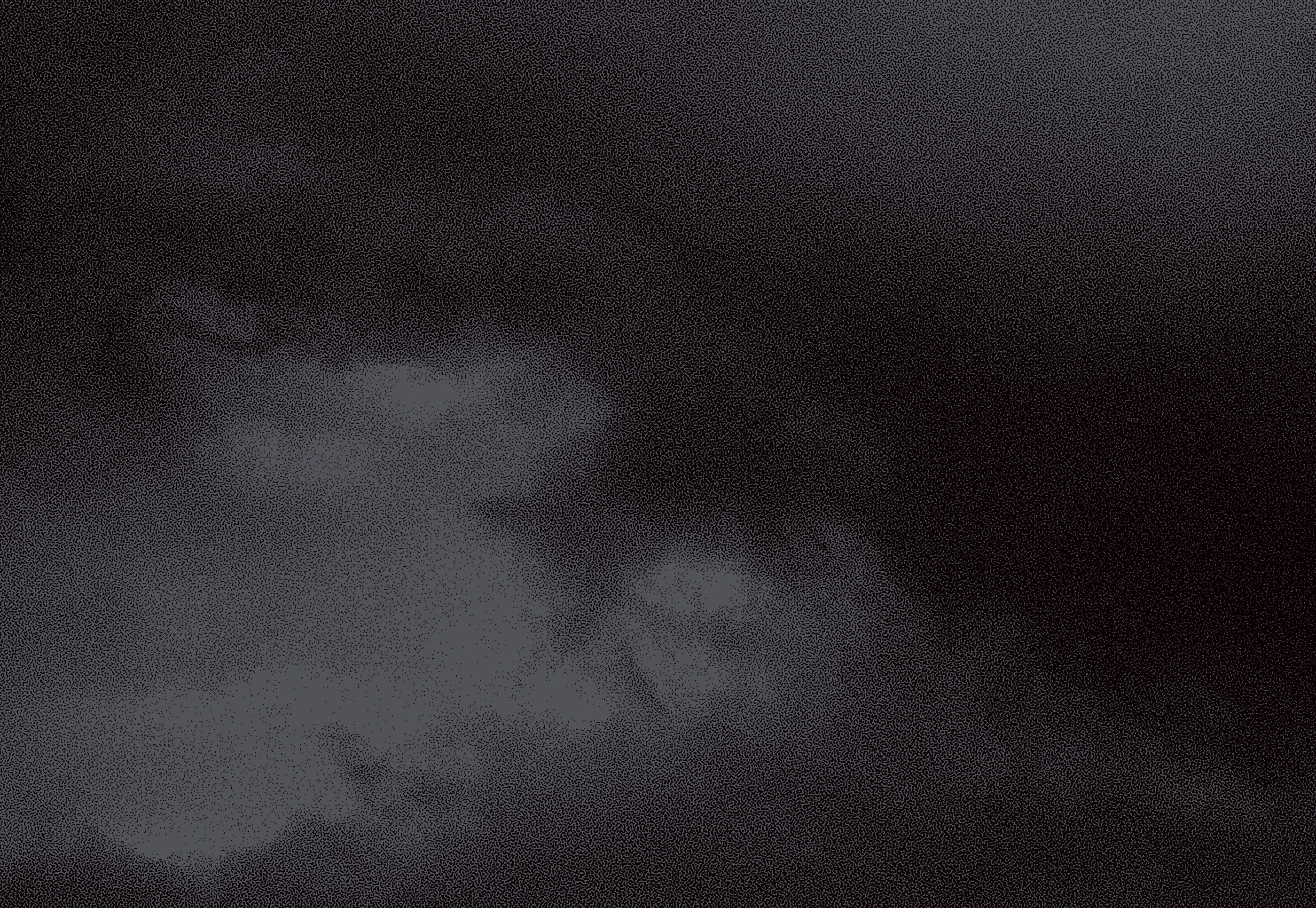 曇り空の画像。雲が広がり、空全体が暗く覆われている。