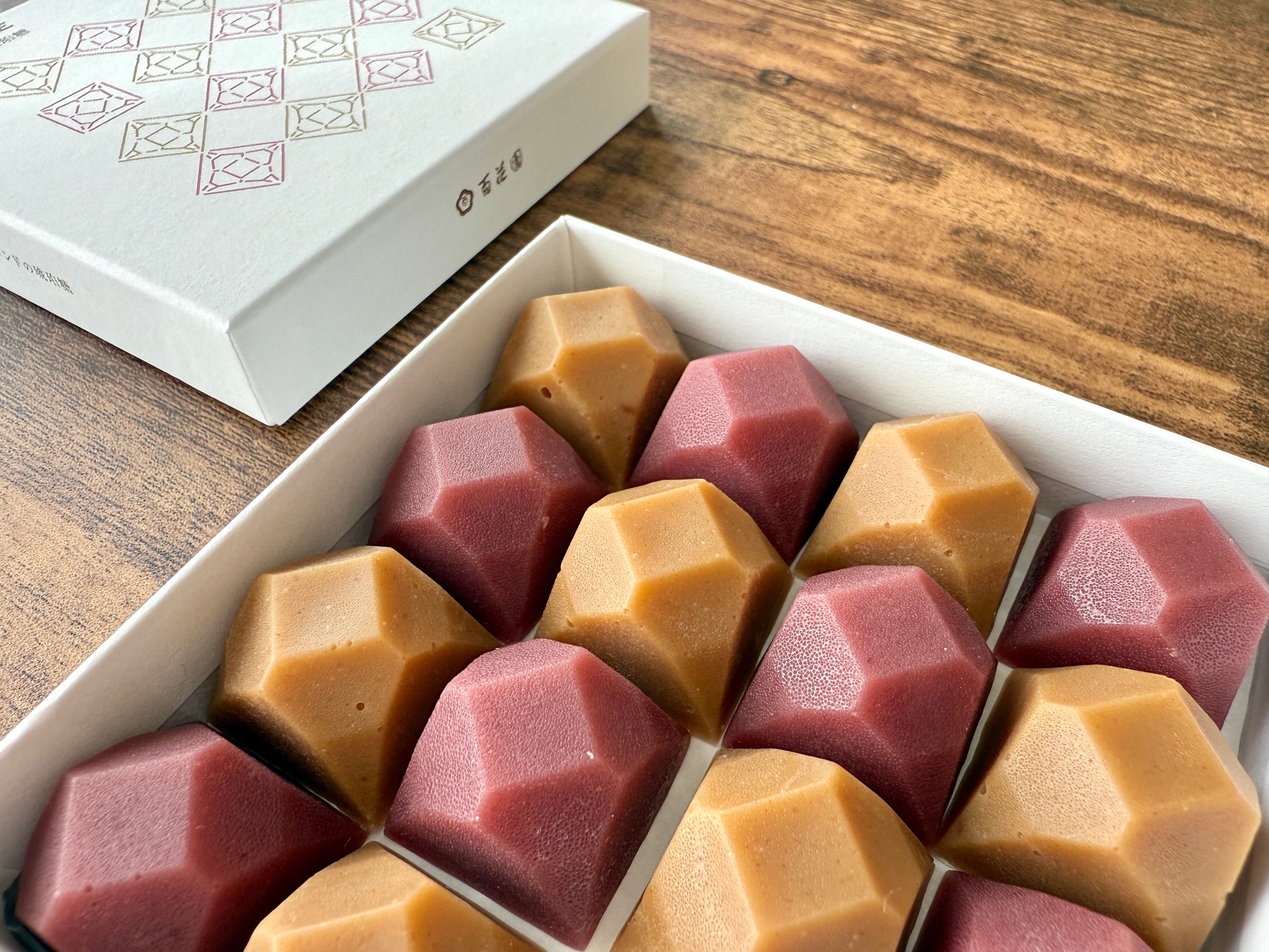 箱に入った「和コレート」