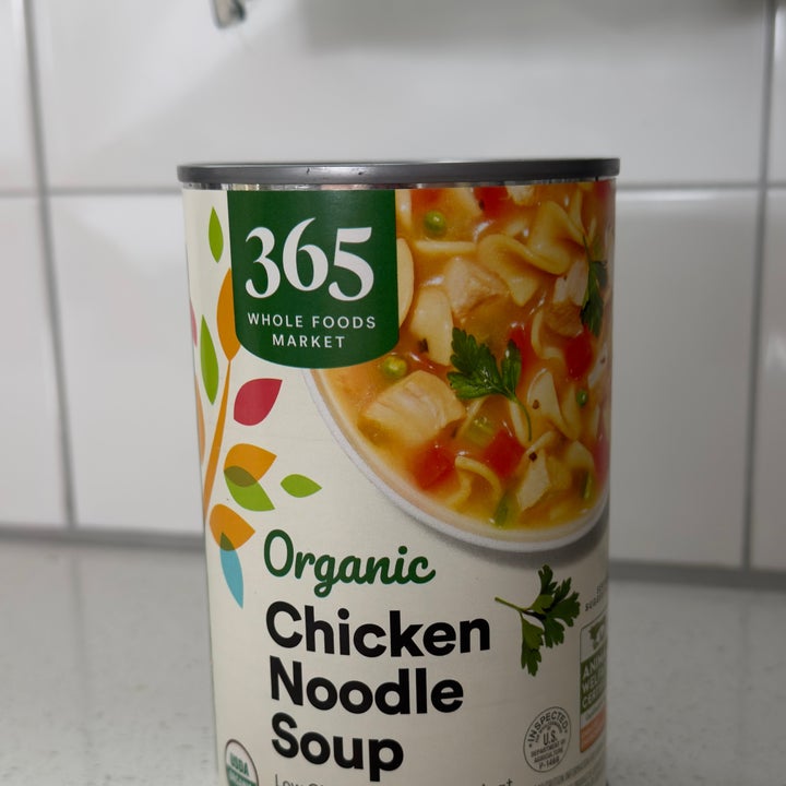 Can of 365 Whole Foods Market Organic Chicken Noodle Soup on a kitchen counter