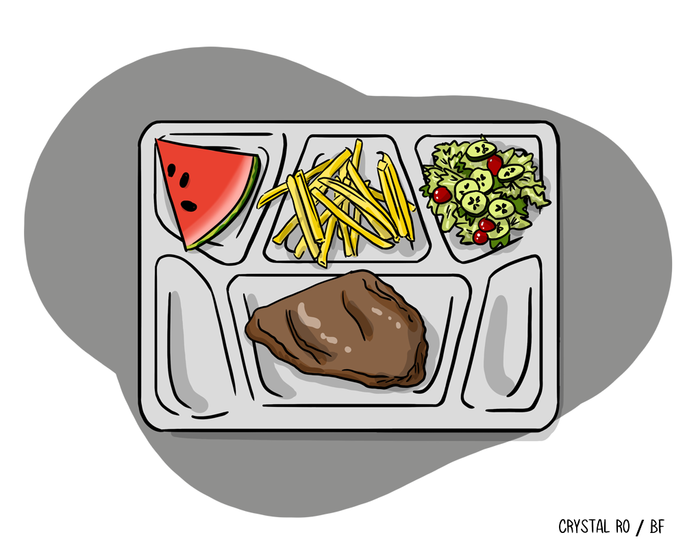 Kafeteriabrett med vannmelonskive, pommes frites, salat og et kjøttstykke