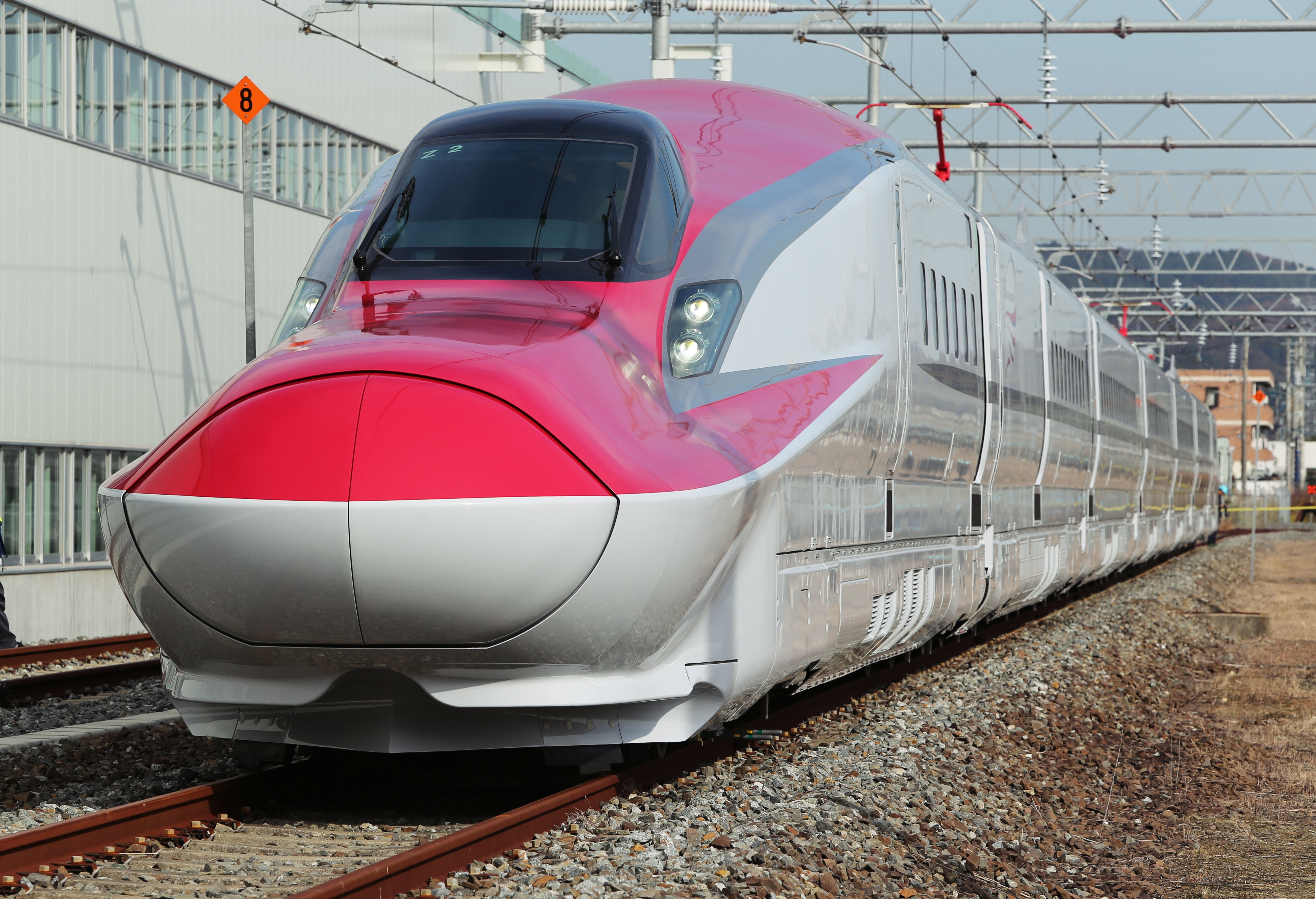 秋田新幹線のＥ６系こまち（時事）