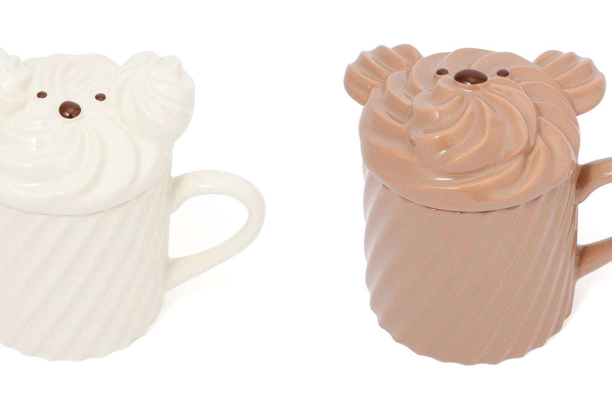 犬の顔がふたになったカップ2個と箱。箱は「WHIPPED」ロゴ入り。