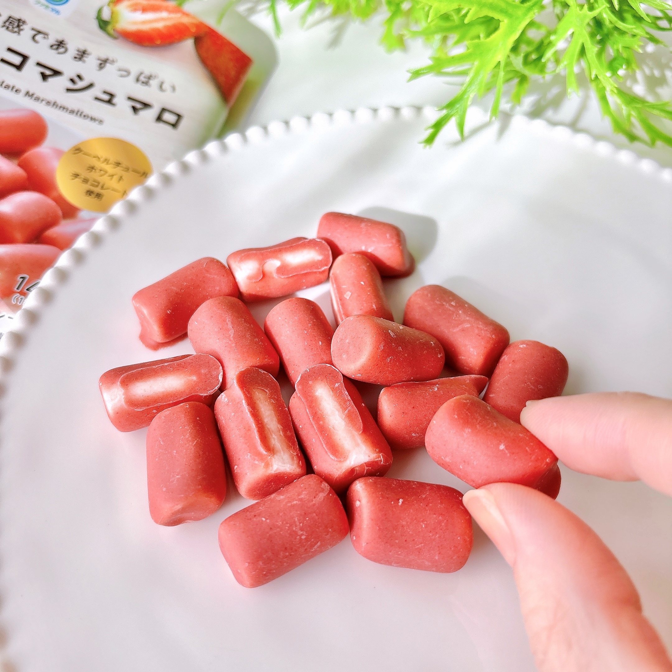 前回のリベンジで3袋も買った！SNSで話題の「298円おやつ」パリふわ食