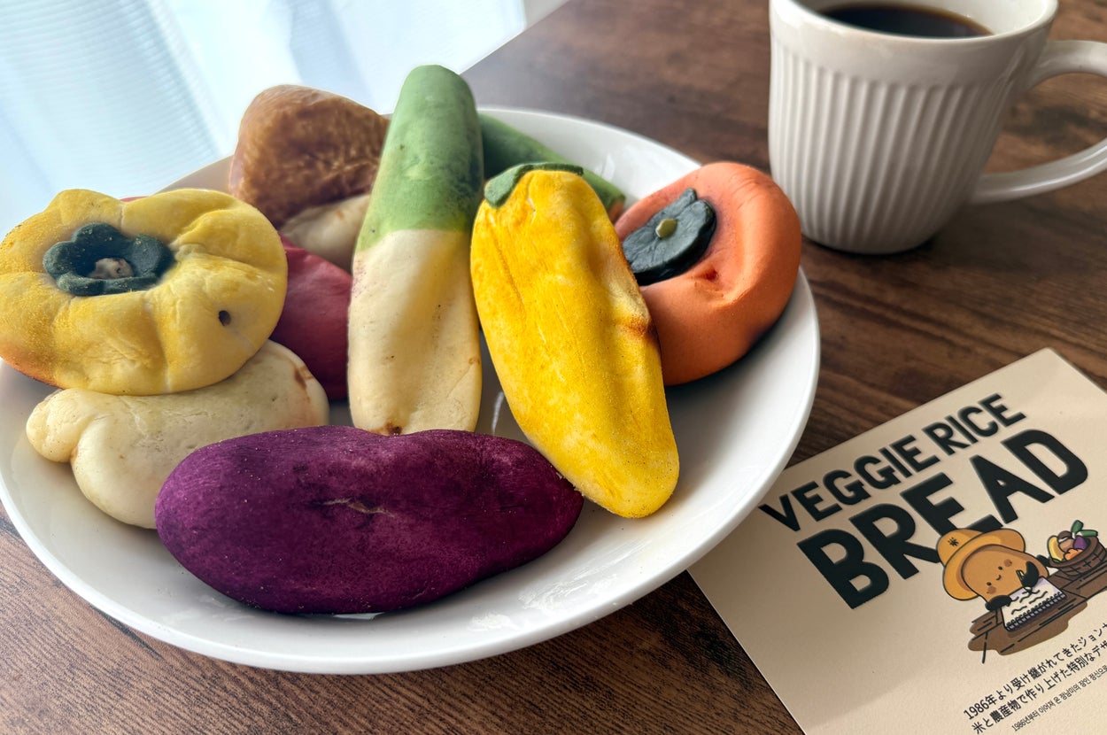 テーブル上にあるJUNGNAMMI（ジョンナンミミョンガ）の「グルテンフリーもちもち野菜スイーツパン」