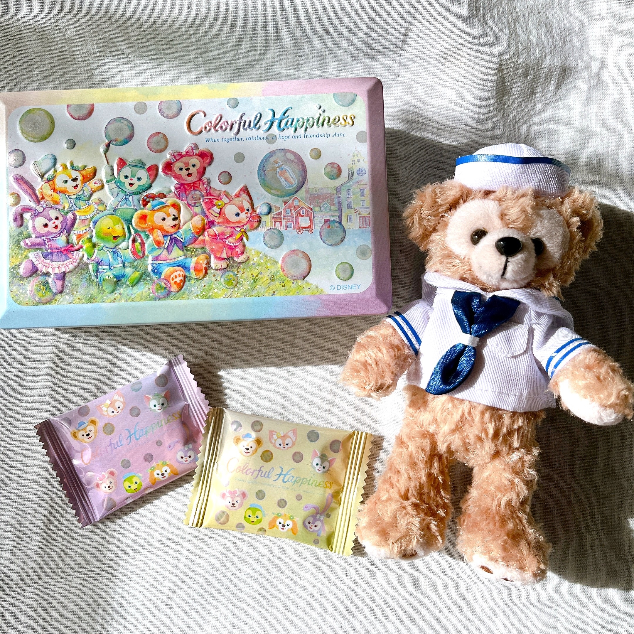 この可愛さはずるいわ…。缶もチョコも激かわの「ディズニーシー限定お