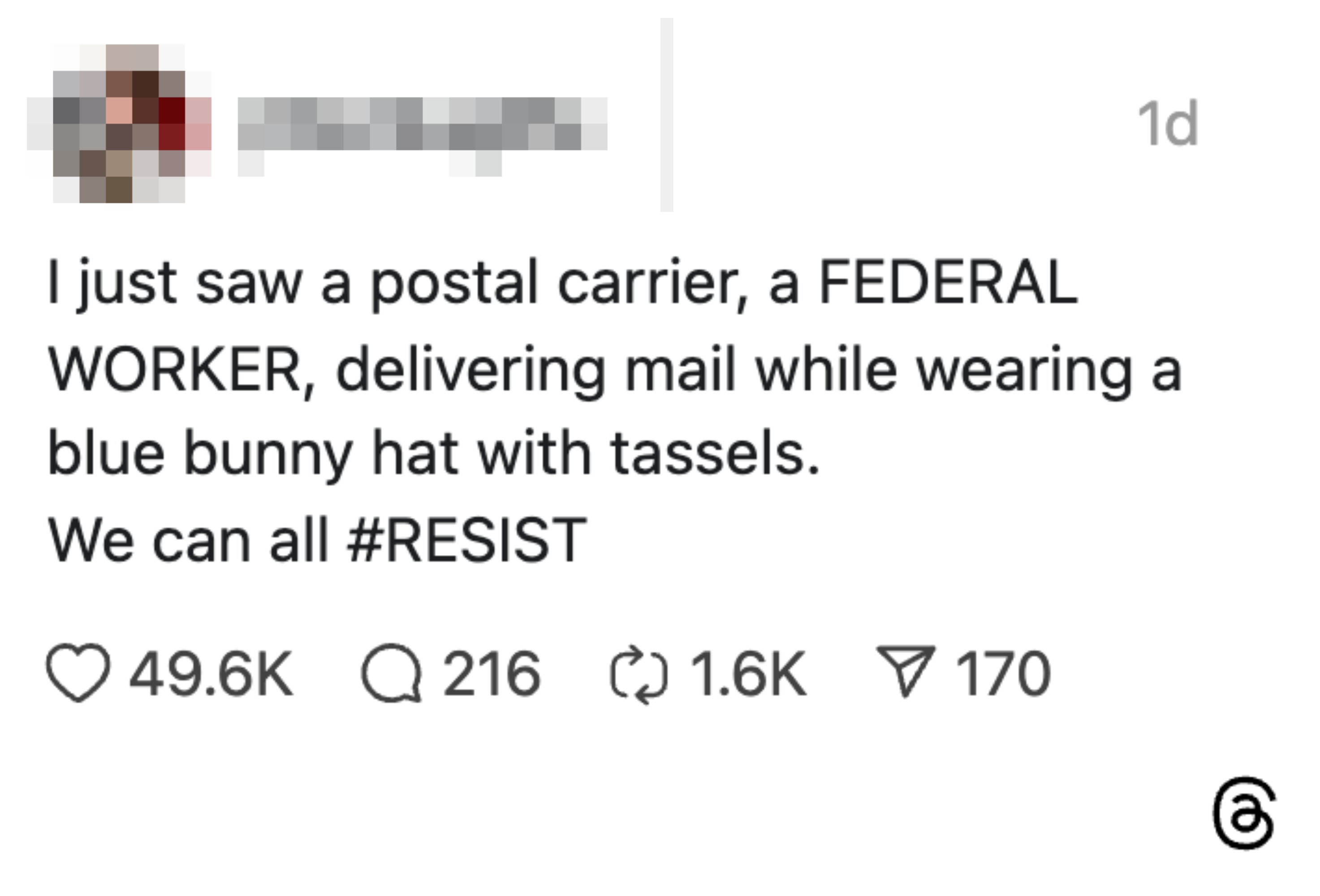 Innlegg på sosiale medier: En bruker beskriver en postbærer som har på seg en blå kaninhatt med dusker mens han jobber, og oppmuntrer til motstand med 