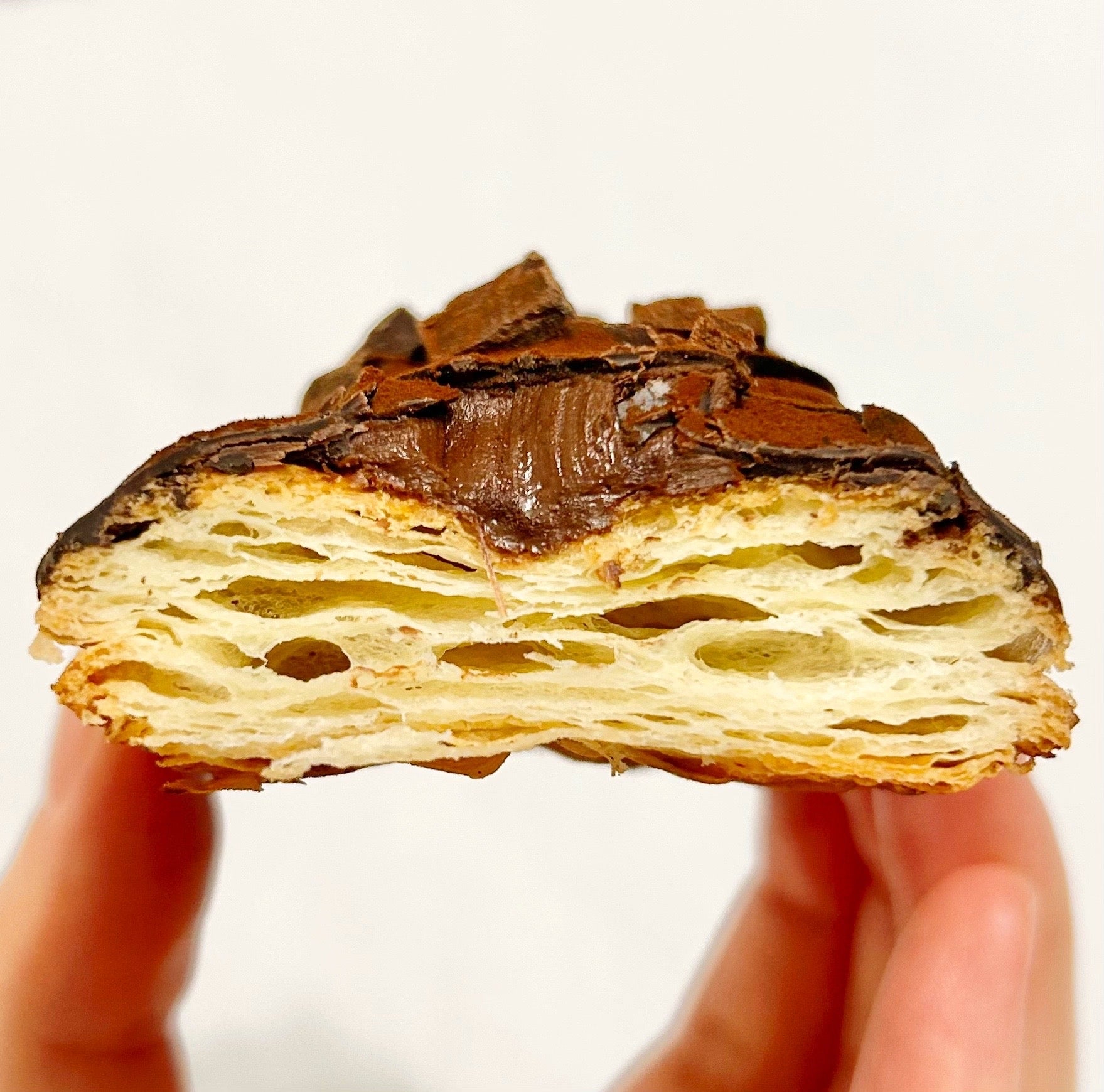 セブン新作】もはやスイーツじゃん！213円の「激うまチョコパン」どこ