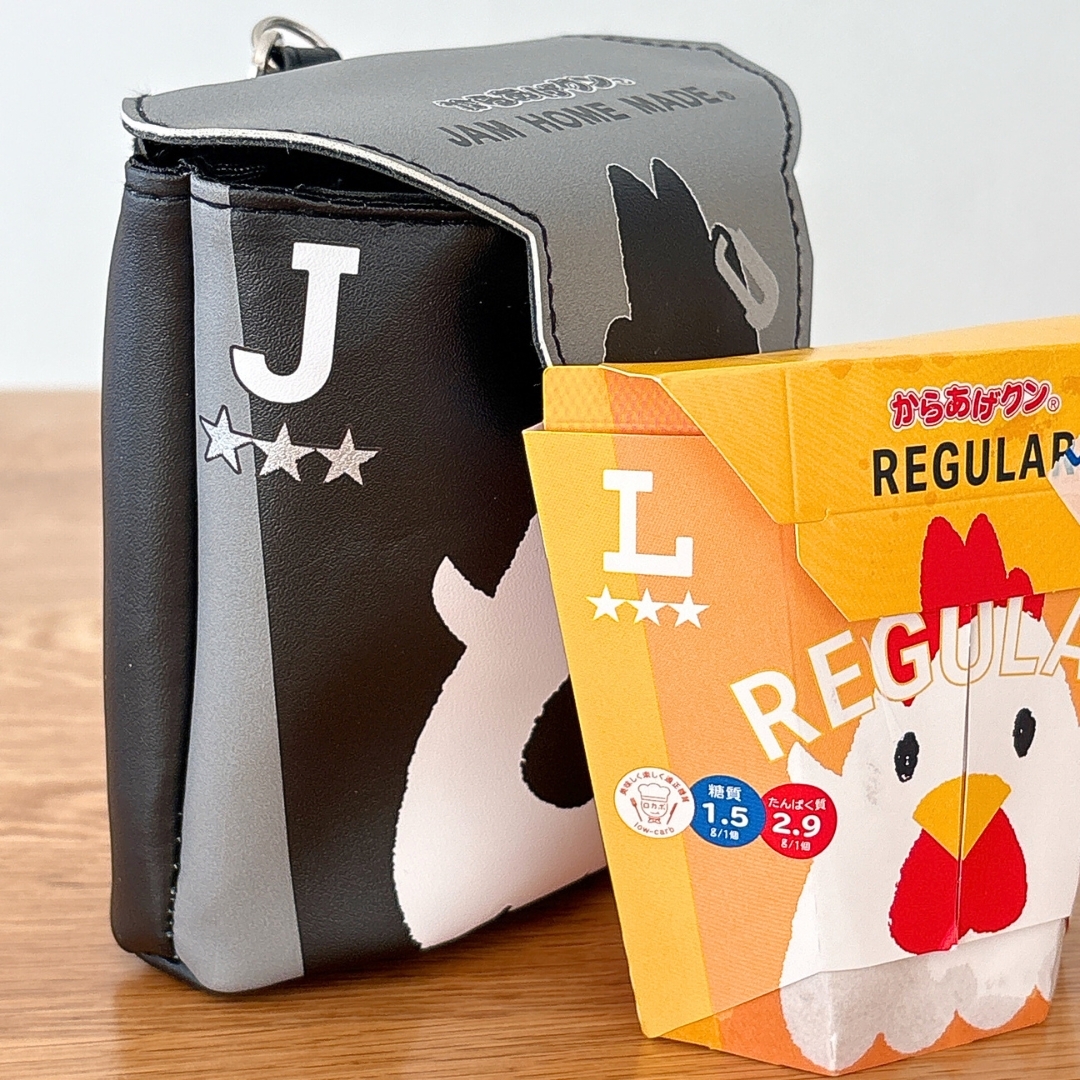 大人気なのも納得だわ！からあげクンの「そっくりポーチ」遊び心