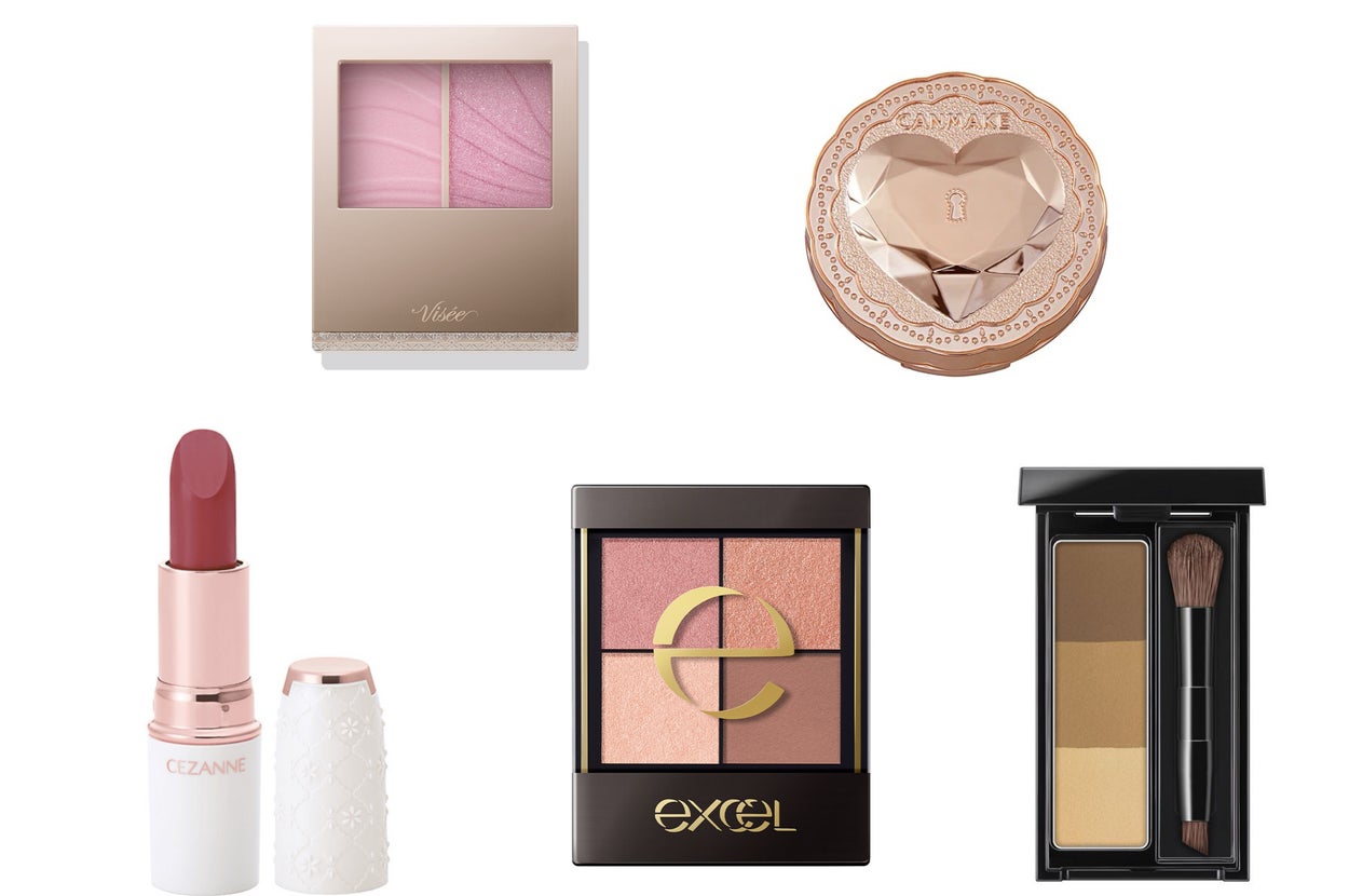 5つの化粧品が並んだ画像。リップスティック、アイシャドウ、フェイスパウダーなど、さまざまなメイクアップアイテム。