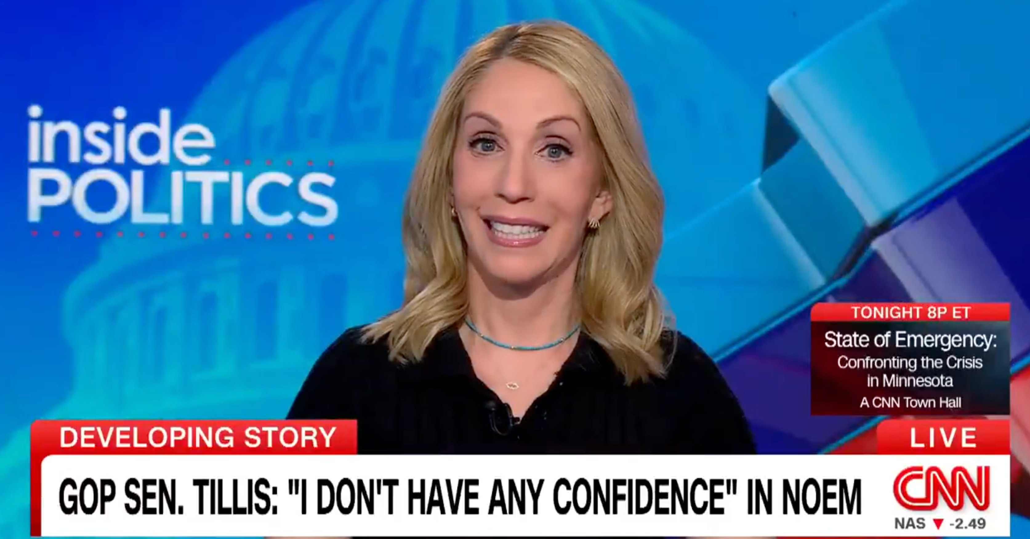 Nyhetssending som viser en programleder med blondt hår som diskuterer kommentaren fra GOP-senator Tillis,