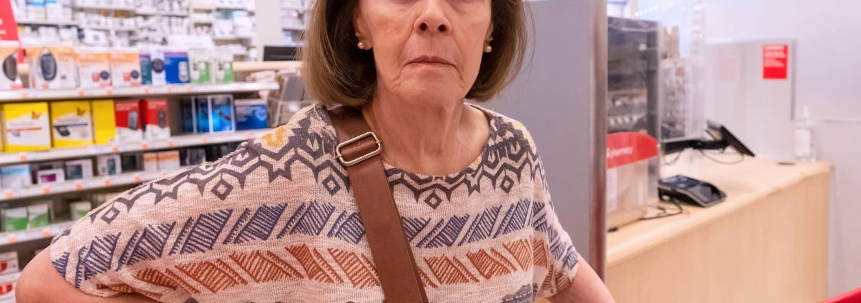 "The Greatest Reaction To An Entitled Boomer I've Seen In Years": Younger Generations Are Popping Off Over What This Guy Did To An Entitled 70-Something-Year-Old Woman