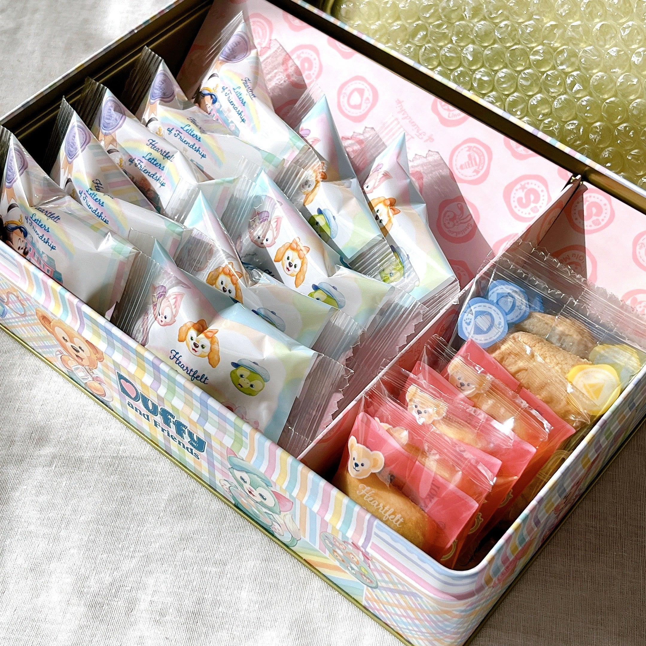 ダッフィー お菓子缶　初期　ディズニーシー 東京ディズニーシー】ダッフィー＆フレンズ、今欲しいデザイン缶入り