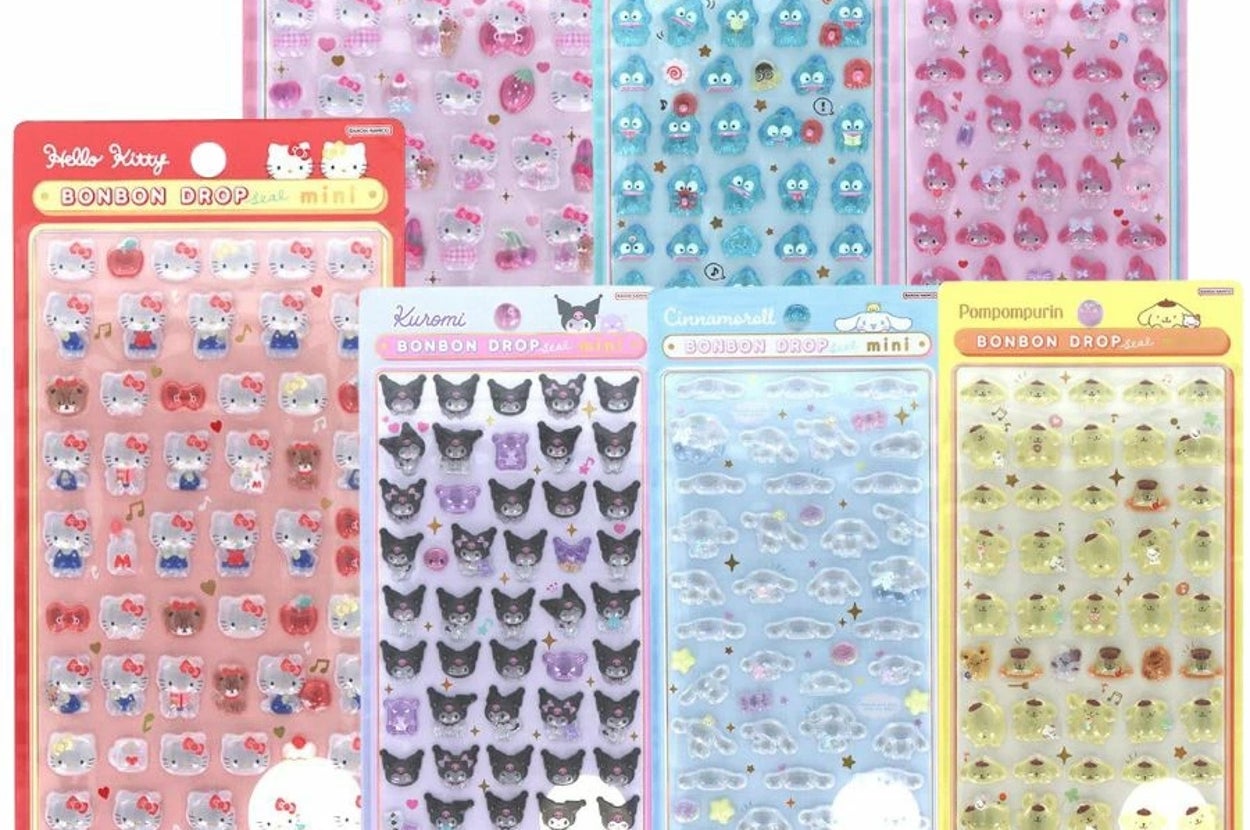 サンリオキャラクターたちのボンボンドロップシール。ハローキティやマイメロディ、シナモロールやポムポムプリンがならんでいる。