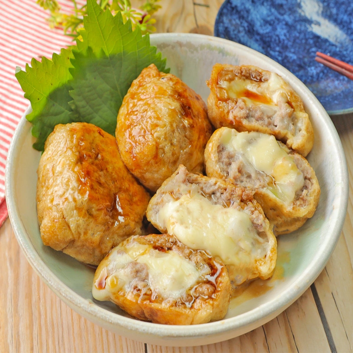 【油揚げで作る簡単おかず】詰めて焼くだけ!ご飯がすすむ油揚げ料理3選 レシピ・作り方|Tasty