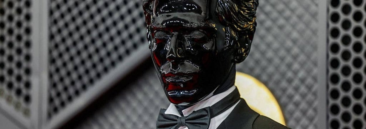 This Must-See 2026 Grammys Look Has The Internet Debating "Is This Blackface" Or Not