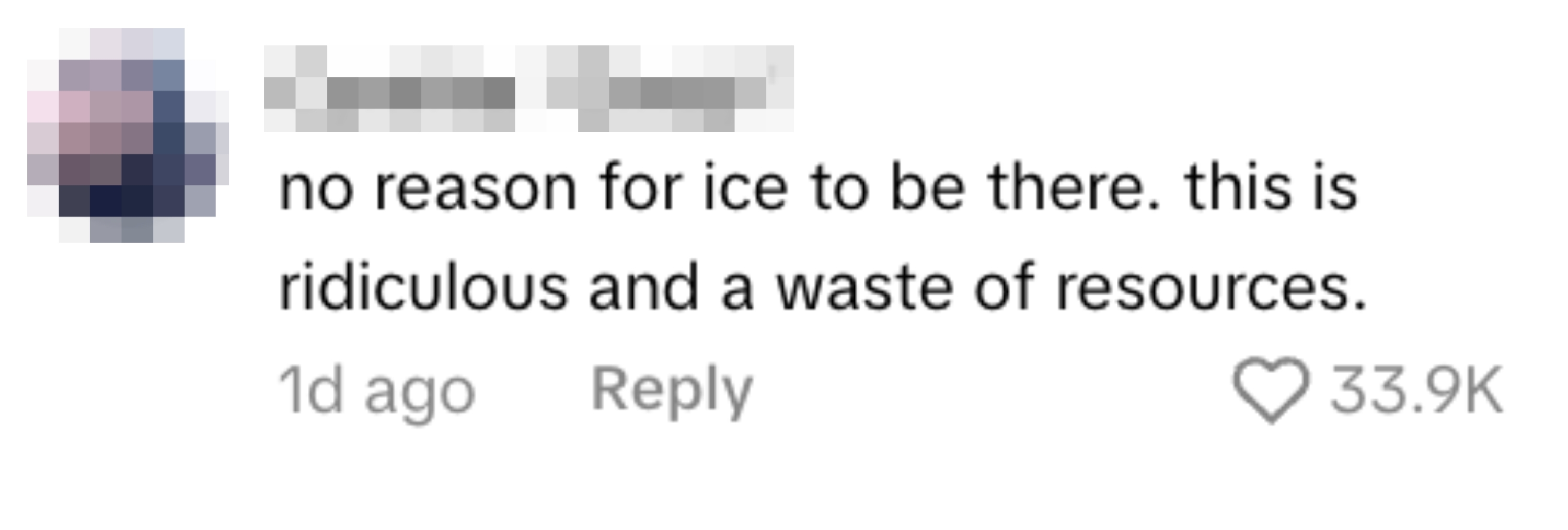 Kommentar fra Cynthia som uttrykker frustrasjon over tilstedeværelse av is, og kaller det sløsing. Inkluderer et svaralternativ og 33,9K likes