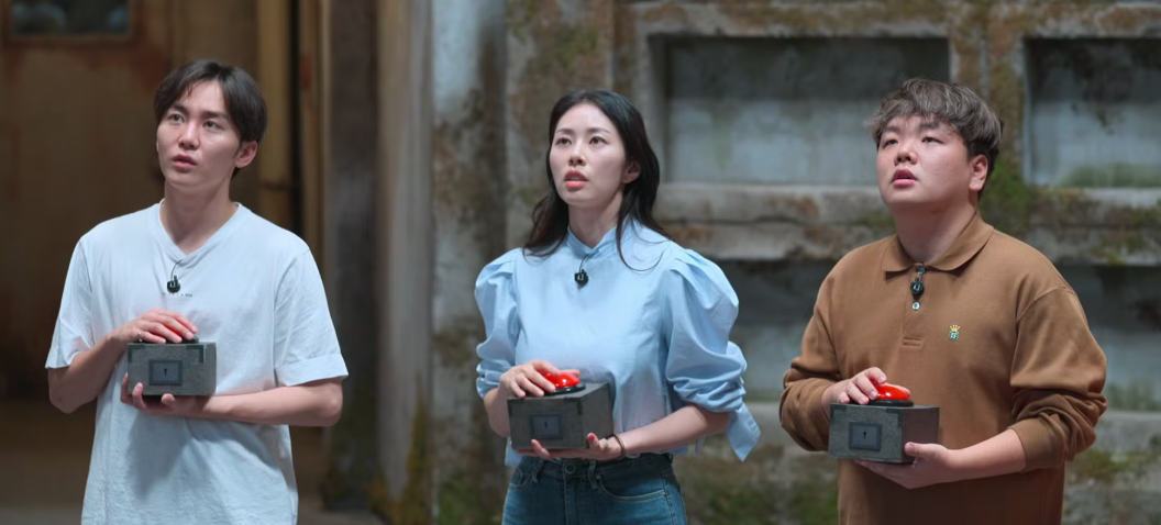 Three radical   holding devices oregon  boxes, looking upwards attentively, with a consciousness   of anticipation