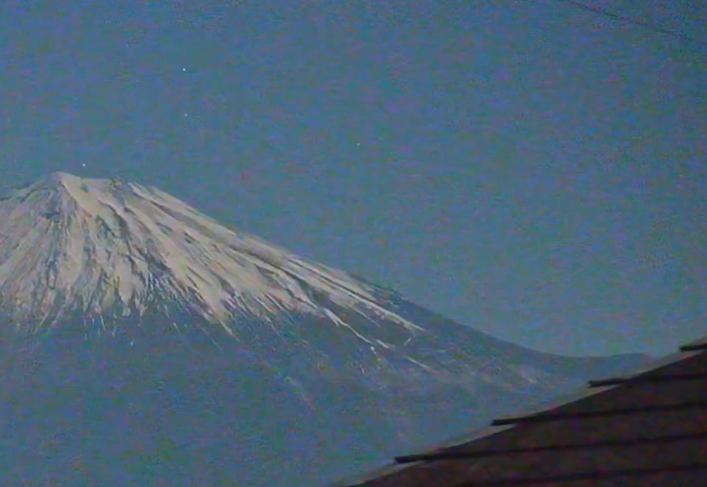 夜の富士山 / 藤井大地さん（@dfuji1）のXより