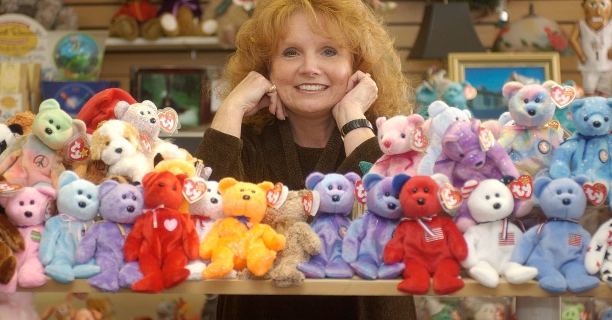 "We Get Trash Bags Full Of Them": People Are Reminiscing About The Items That Were Once Super Expensive That Would Sell For Pennies At Garage Sales Today