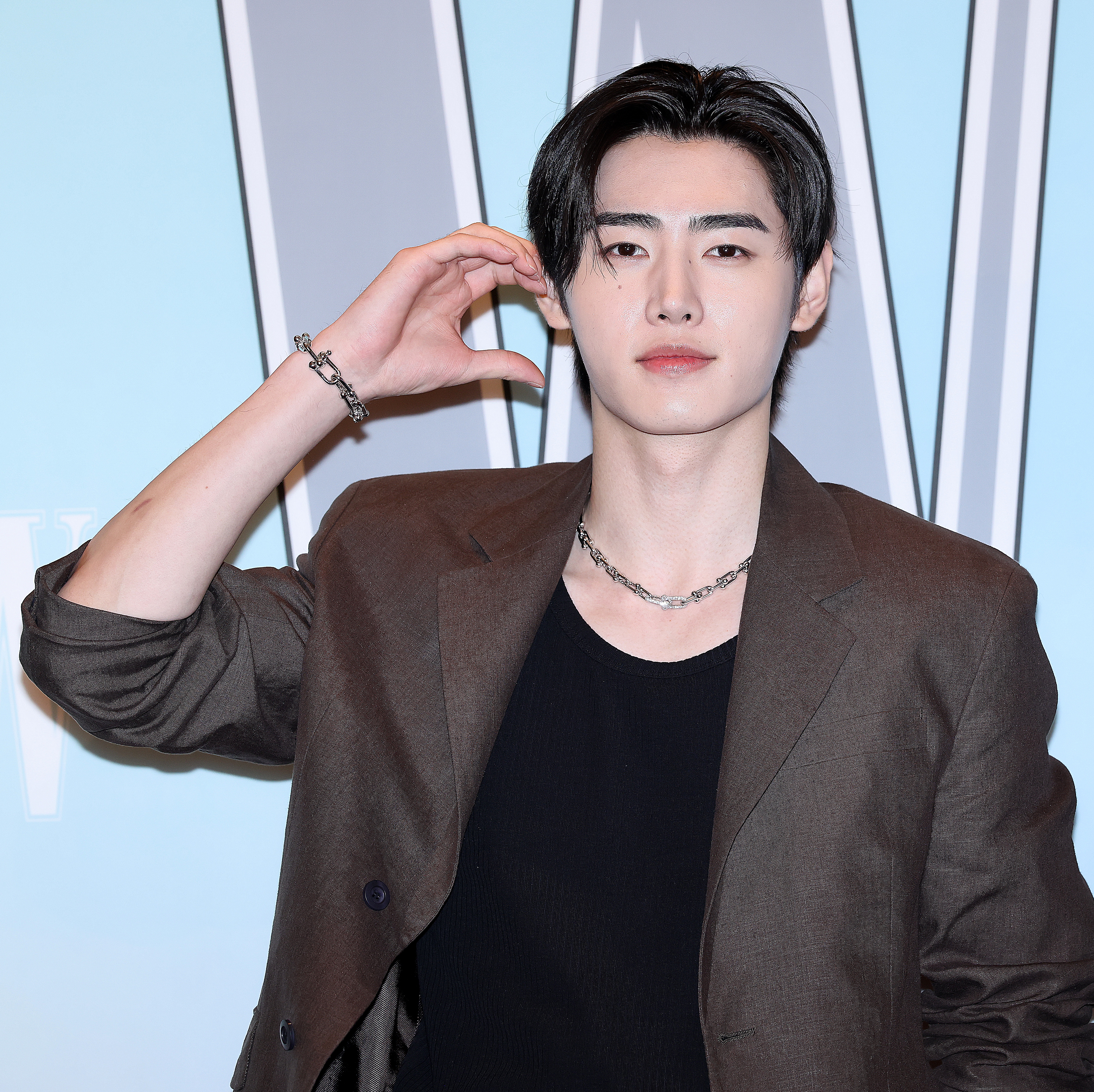 いい表情してる」ENHYPENのソンフン、聖火ランナーでミラノに到着