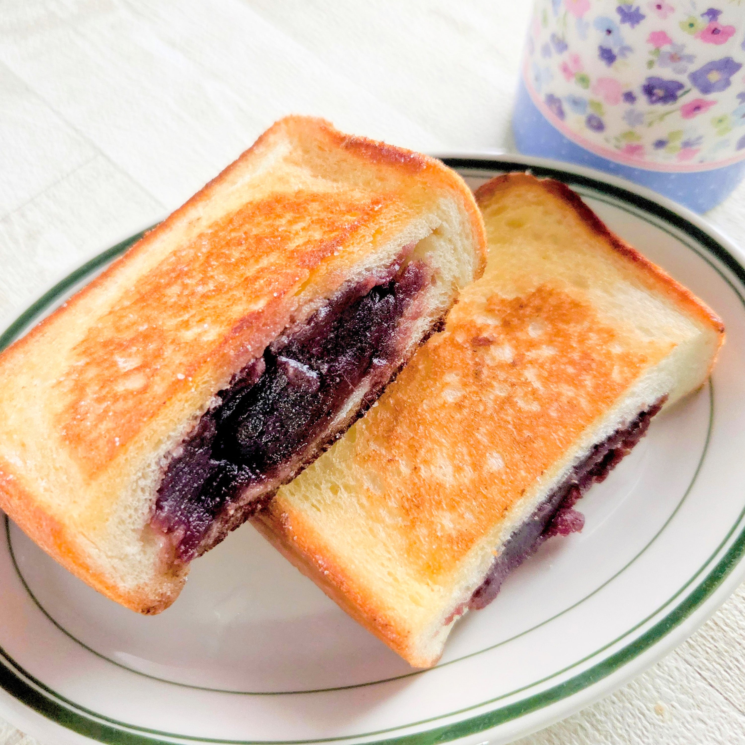 フライパンで作る塩あんバタートースト】レシピ・作り方｜Tasty