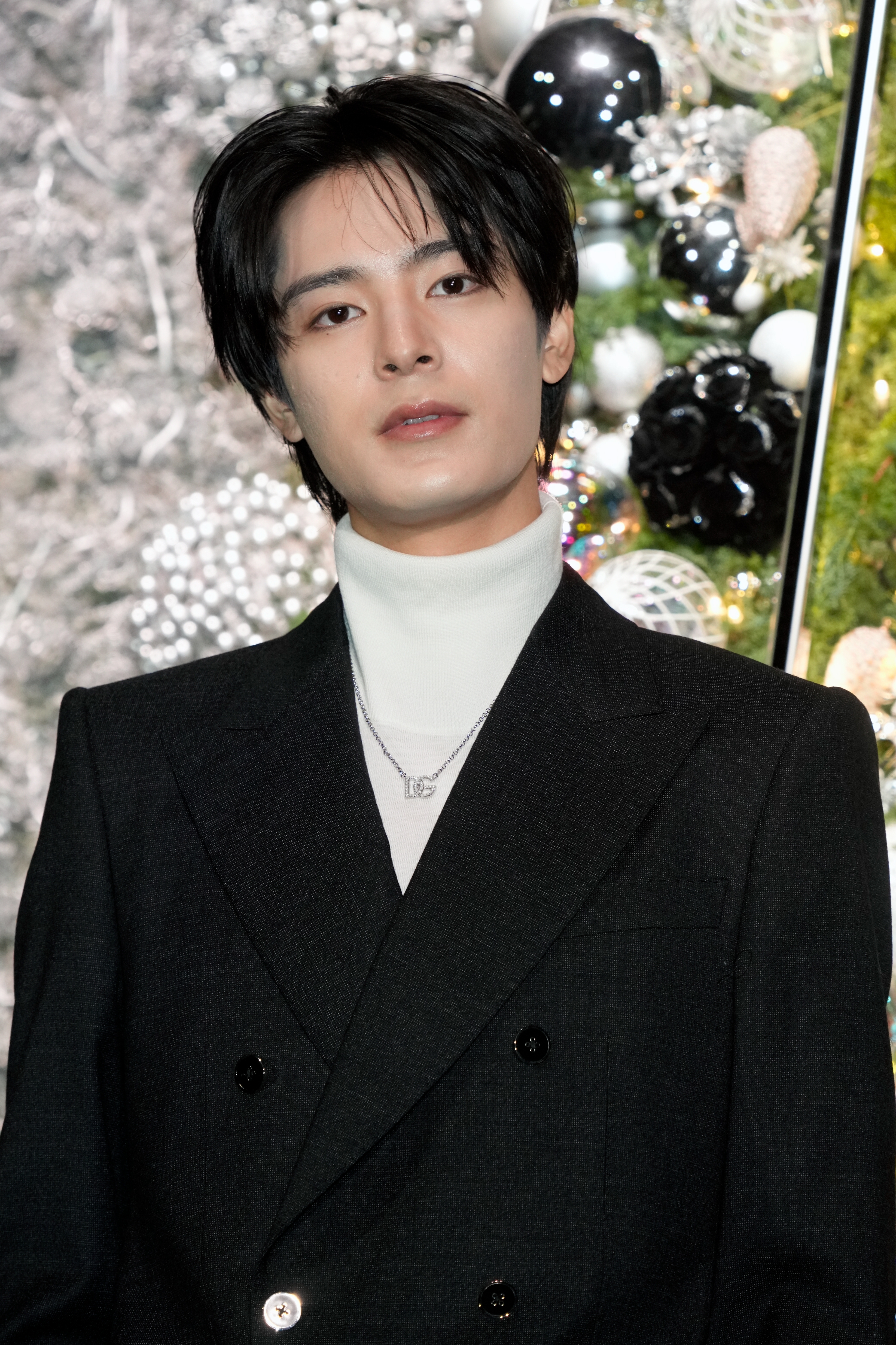 塩野瑛久、共演者の“ラブラブ”密着2ショットを激写→「やばい」「いや