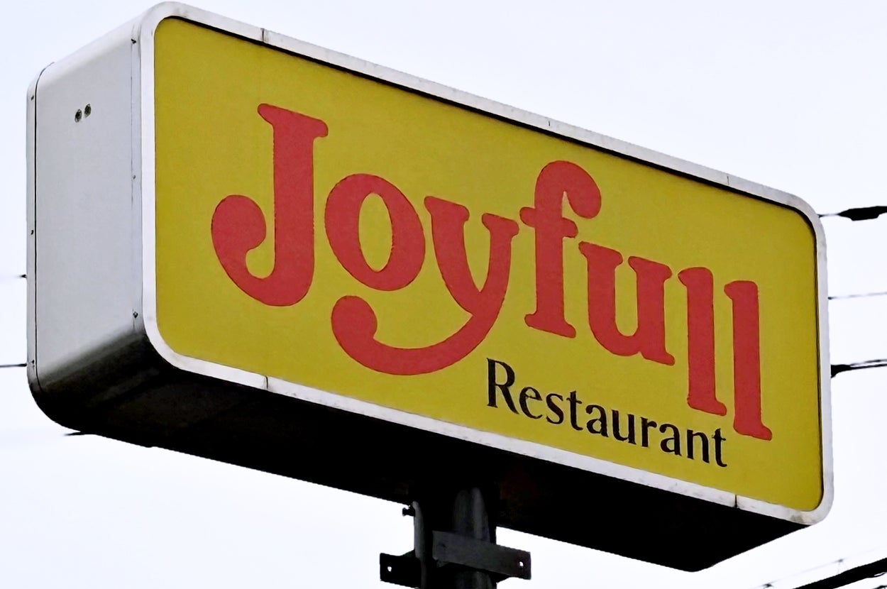 ジョイフルレストランの看板。