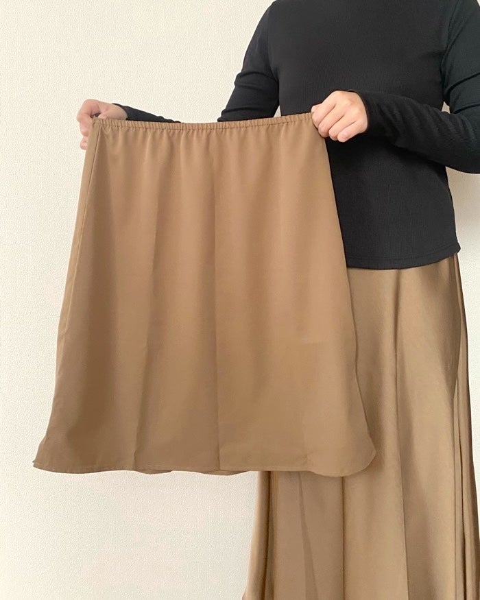 ユニクロC】30代が愛用する“高見えスカート”後ろ姿までおしゃれで上品！