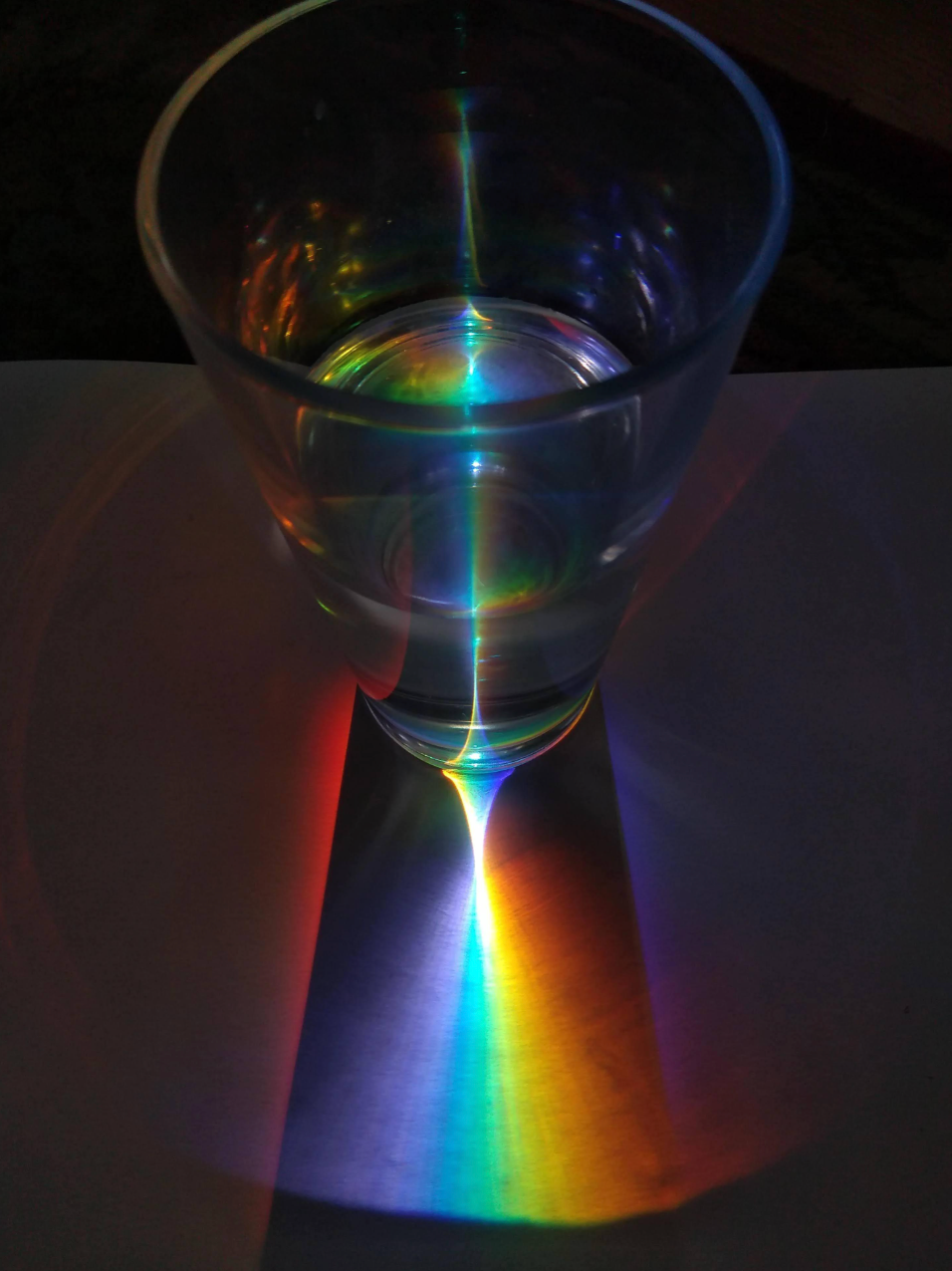 A solid of h2o connected a aboveground creating a rainbow airy effect done refraction