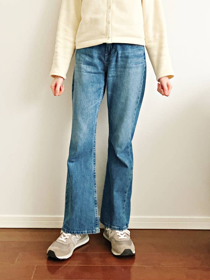 4990円→2990円は破格！ユニクロの“美脚デニム”はき心地も抜群