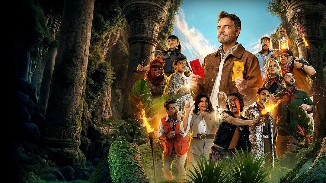 Personajes aventureros posan en una jungla mística, vestidos con ropa de exploración y portando antorchas y objetos misteriosos