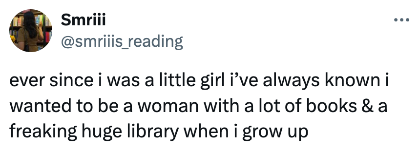 Tweet tentang impian seumur hidup untuk menjadi seorang wanita dengan banyak buku dan perpustakaan yang besar