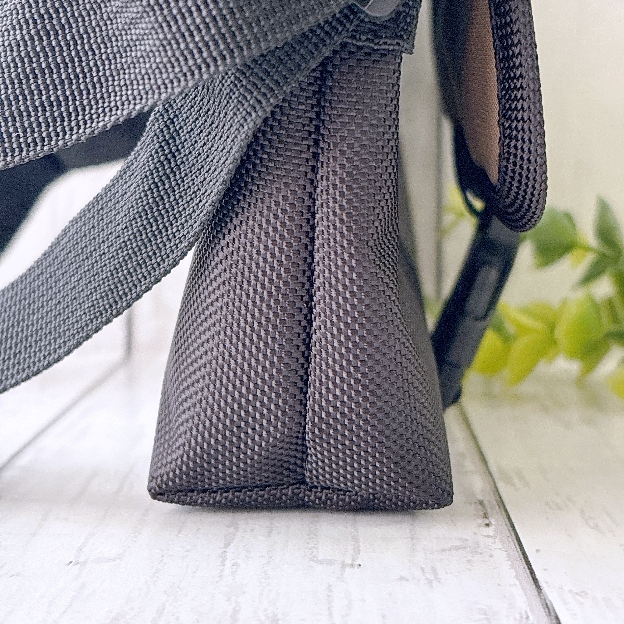 雑誌付録とは思えない！財布とバッグのいいとこ取りな「高機能アイテム」