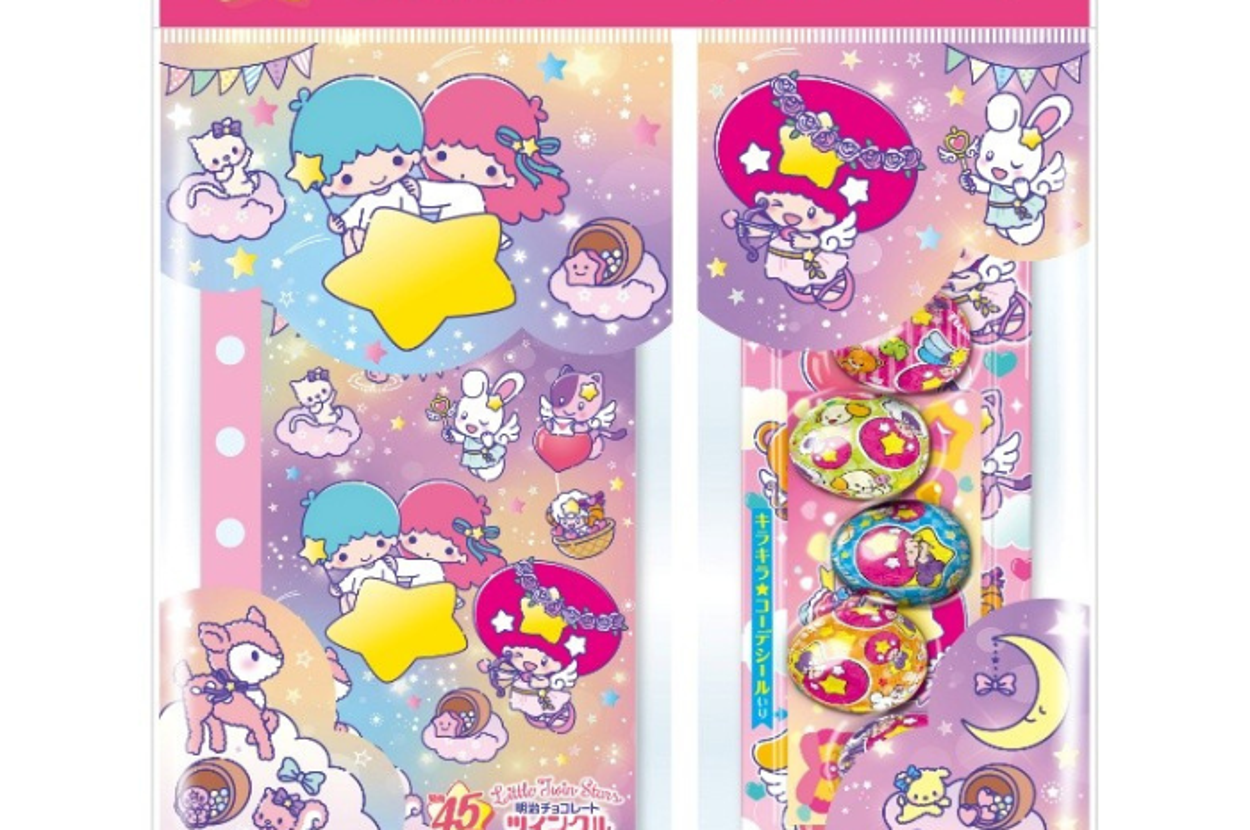 明治から発売される、サンリオとコラボした「ツインクル×リトルツインスターズ　お星さまのシール帳セット」の画像