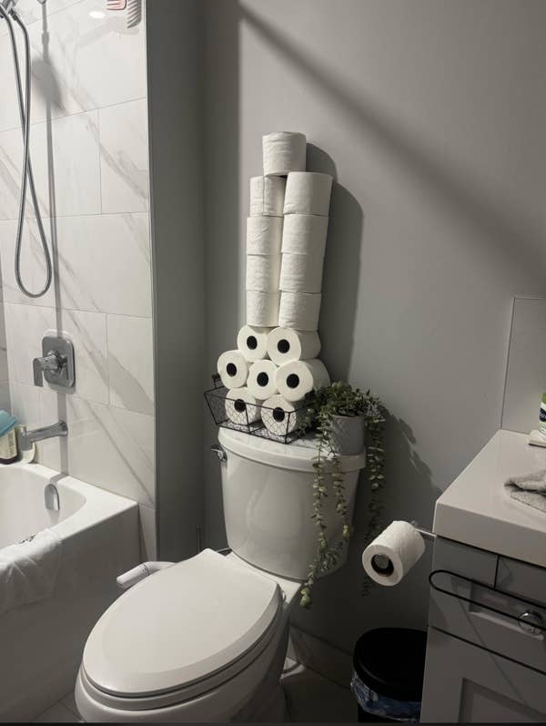 Rollos de papel en equilibrio