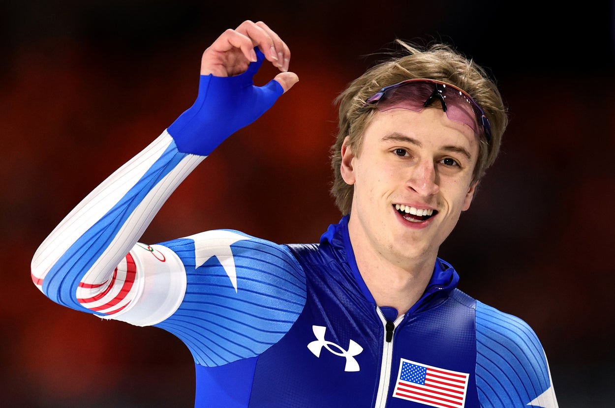 男子500メートル決勝で五輪新記録をマークし笑顔を見せるジョーダン・ストルツ選手（＝2026年2月14日撮影）/ Andreas Rentz / Getty Images
