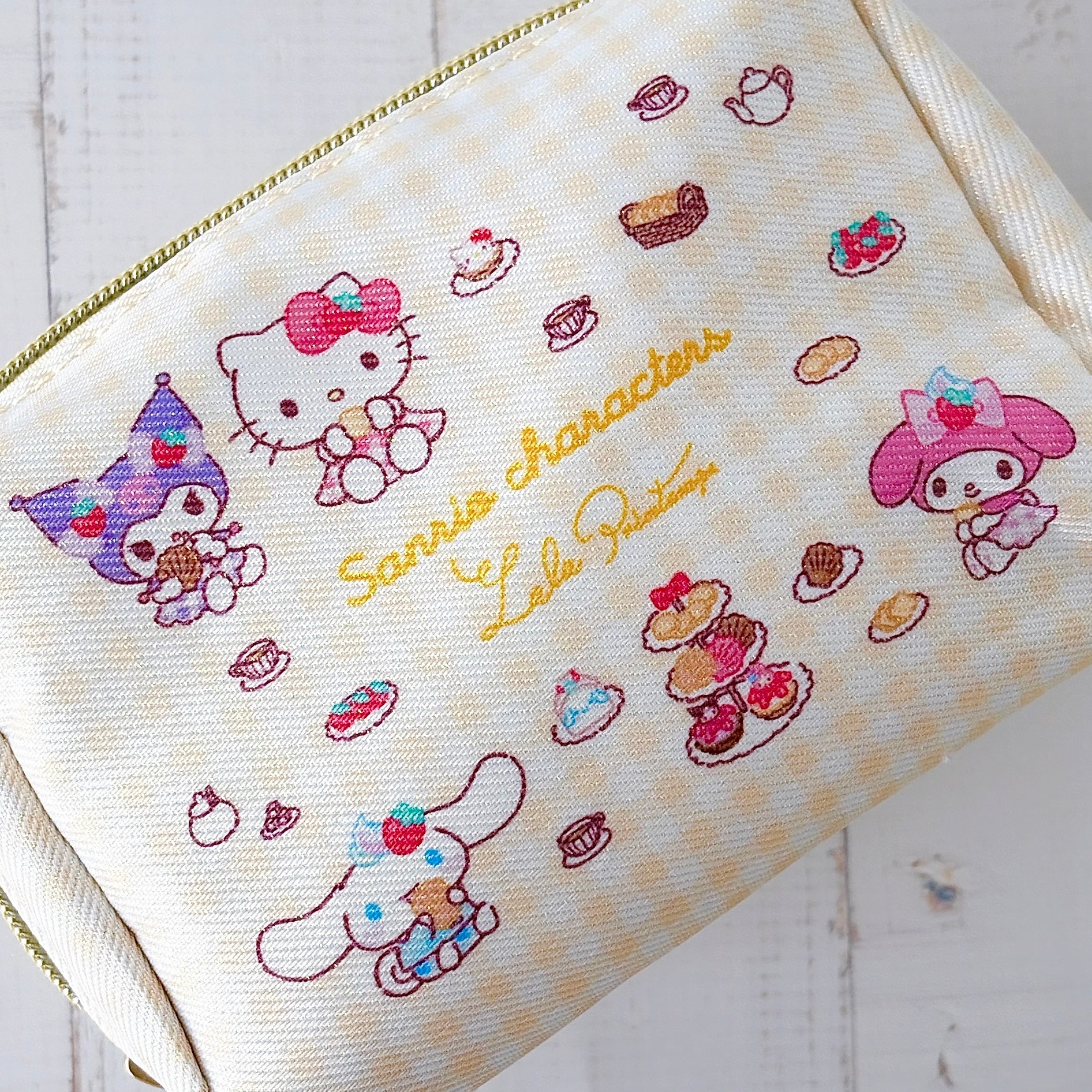 3店舗目でやっと見つけた！コージーコーナーの『限定サンリオポーチ 
