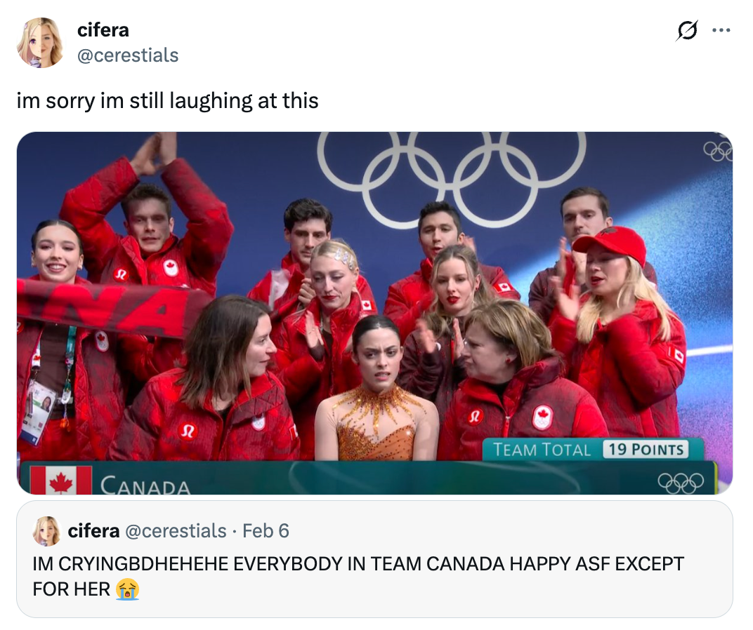 Team Canada reagerer på kunstløpsresultater ved OL; de fleste medlemmer er glade, mens en skater virker opprørt, noe som skaper en humoristisk kontrast