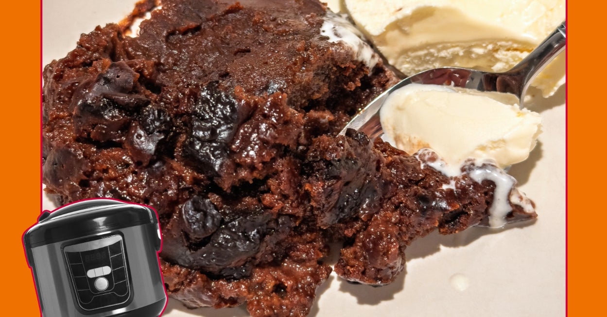 I Used A Viral Chef-Approved Method For Making A Decadent Chocolate Cake (Without An Oven), And I'm Stunned By The Results