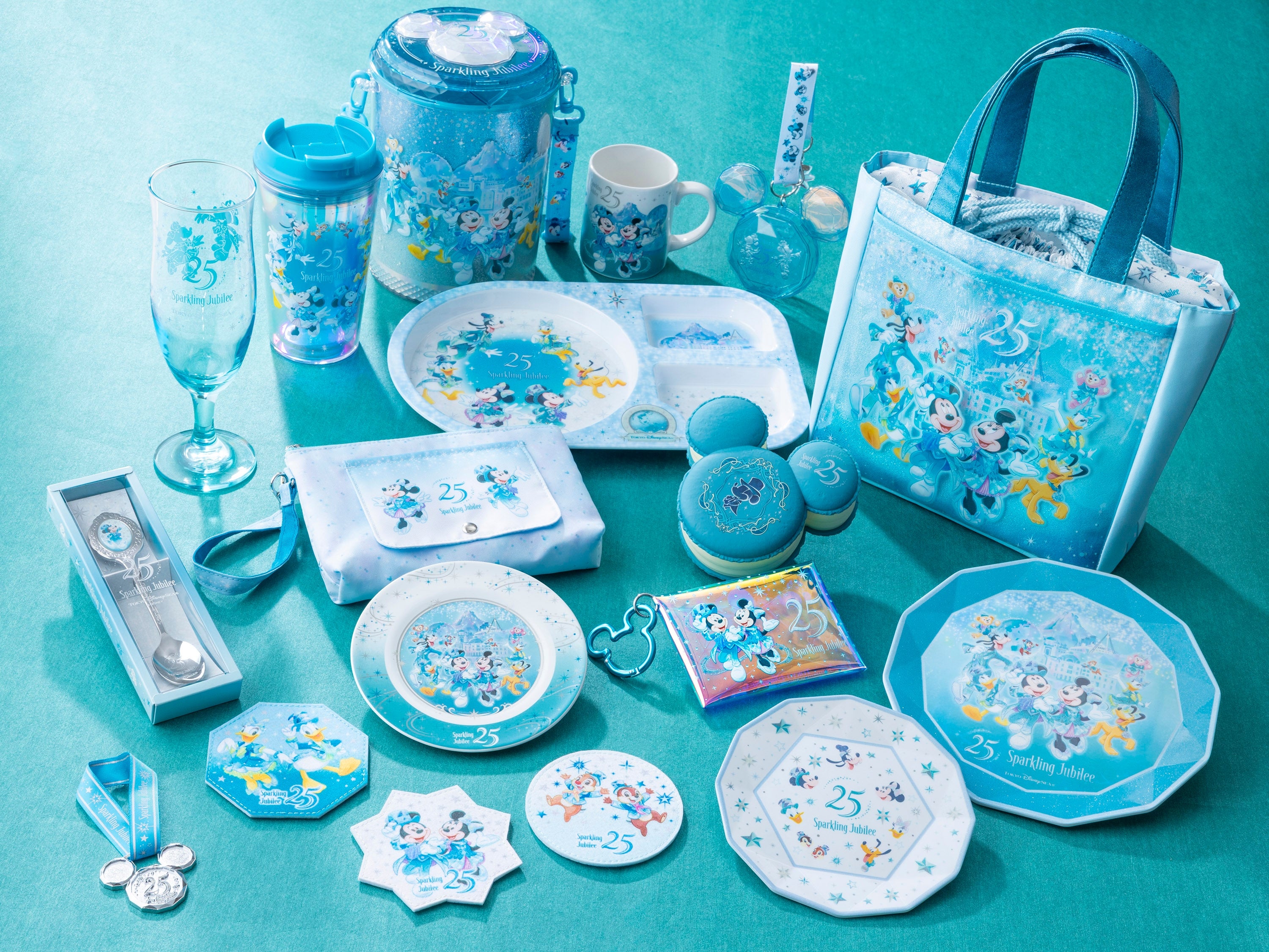 ディズニーシー25周年】えっ、青いミッキー！？お祝い感たっぷりな限定