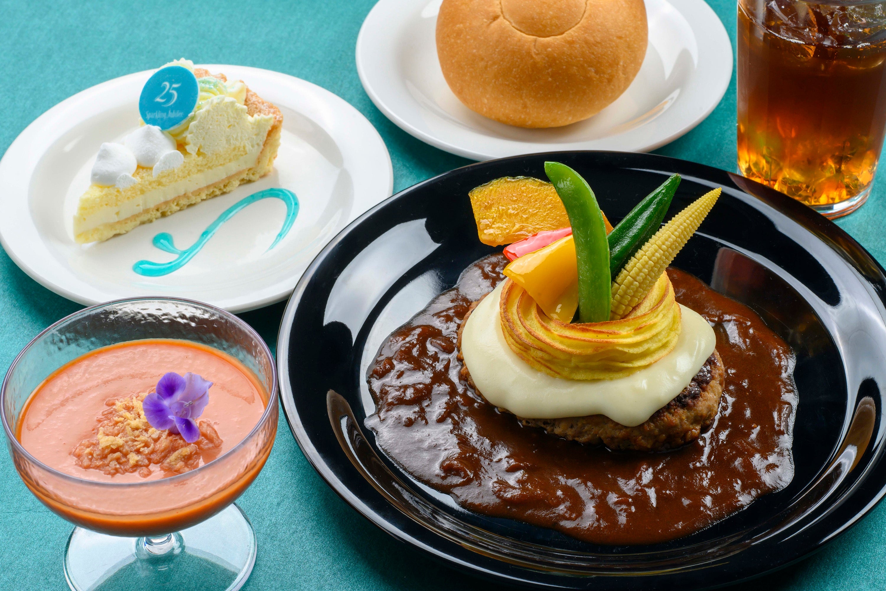 ディズニーシー25周年】えっ、青いミッキー！？お祝い感たっぷりな限定