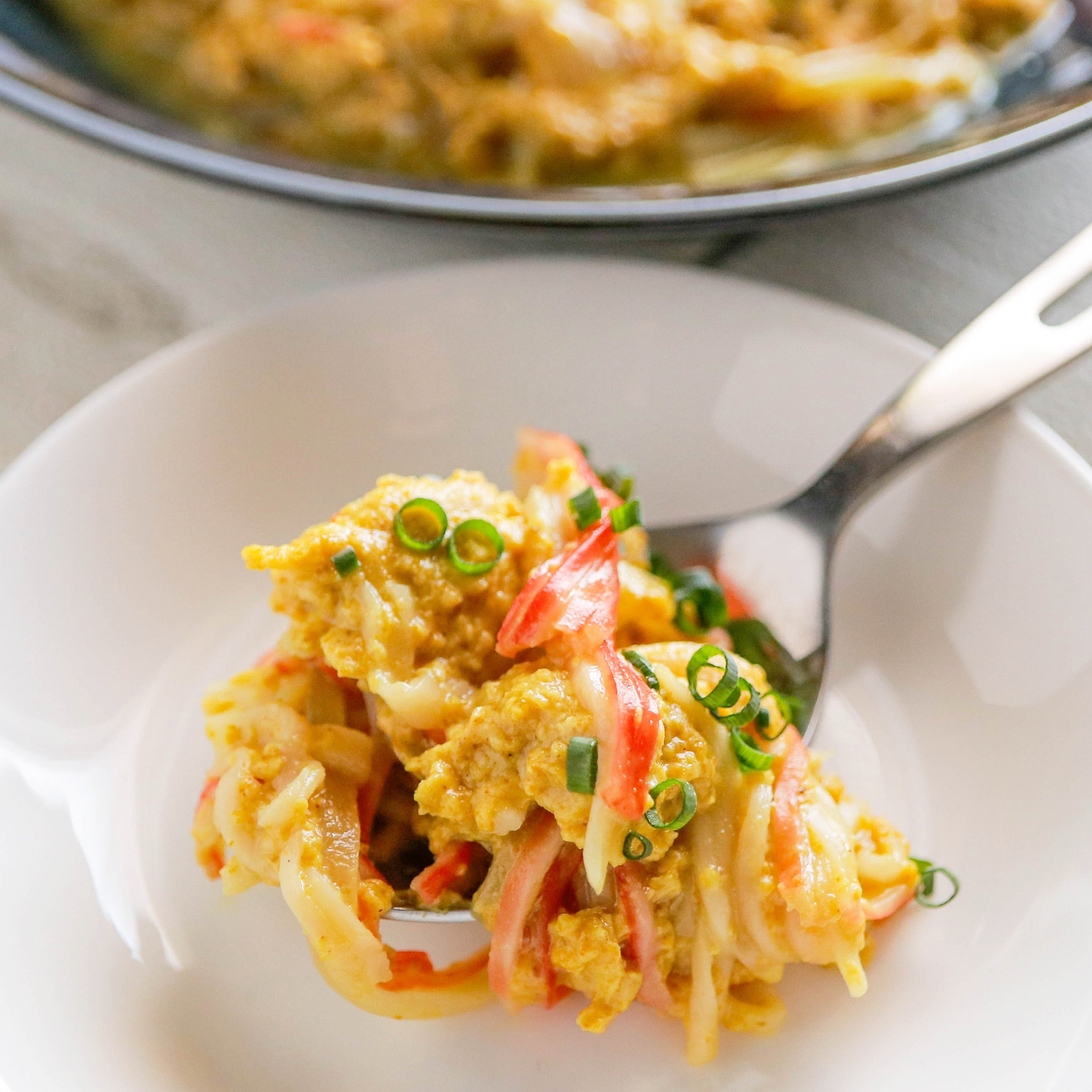 カニ風味かまぼこで作るプーパッポンカリー風】簡単レシピ・作り方｜Tasty