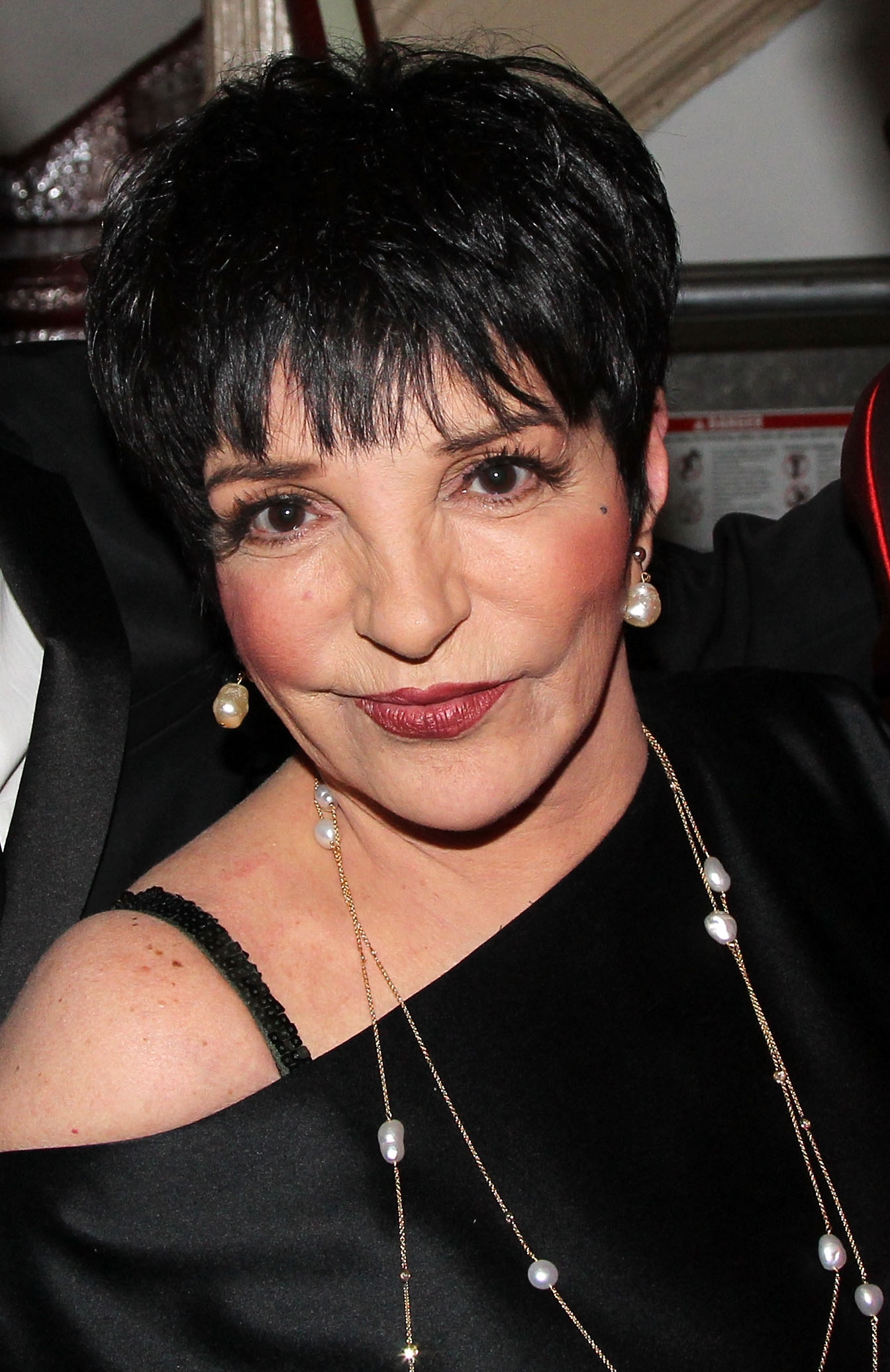 Liza Minnelli successful  formal  with pearl necklace, abbreviated  hair, and earrings, astatine  an event