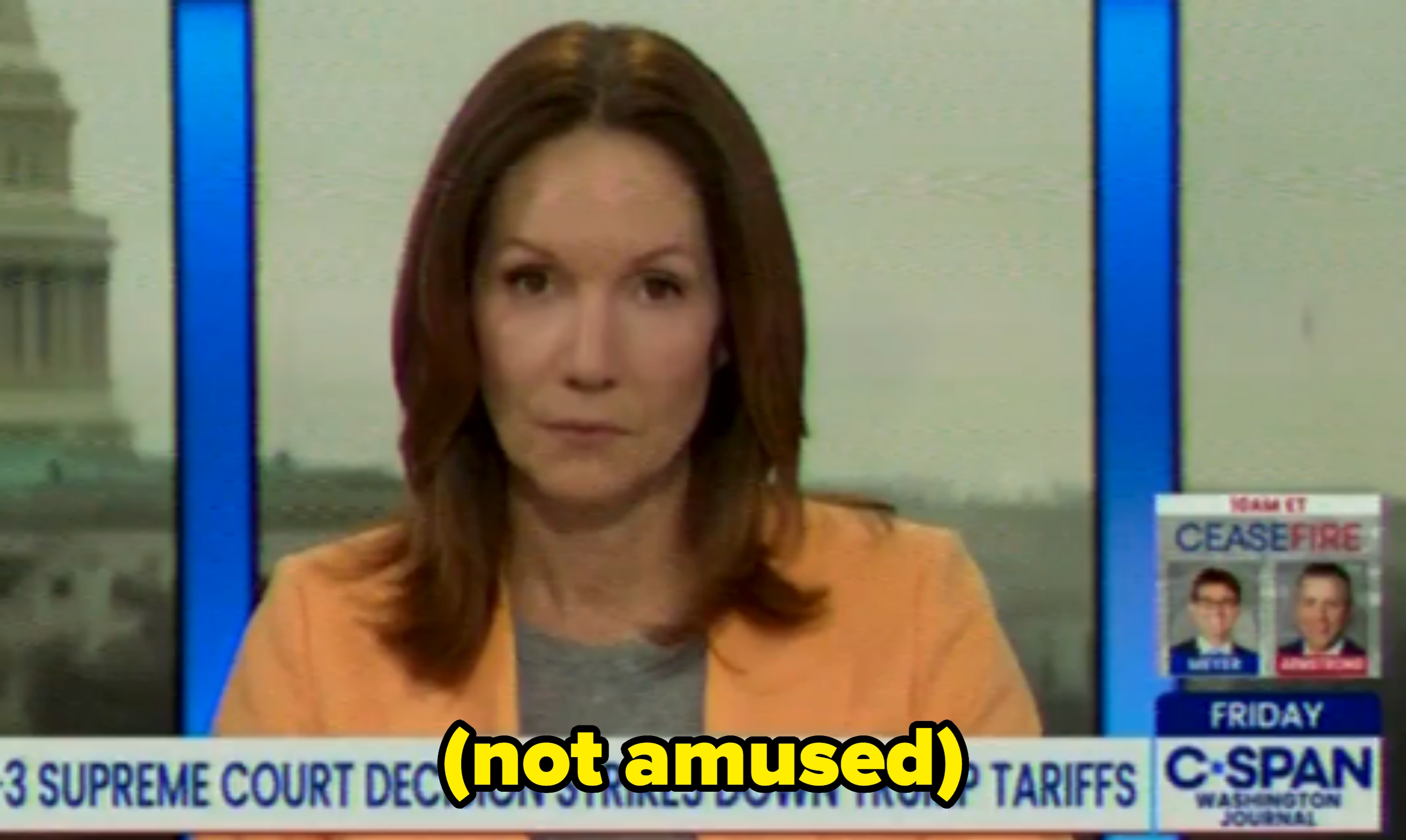 Et nyhetsanker rapporterer om en høyesterettsavgjørelse som slår ned Trump-tariffer, med et C-SPAN-banner nederst på skjermen