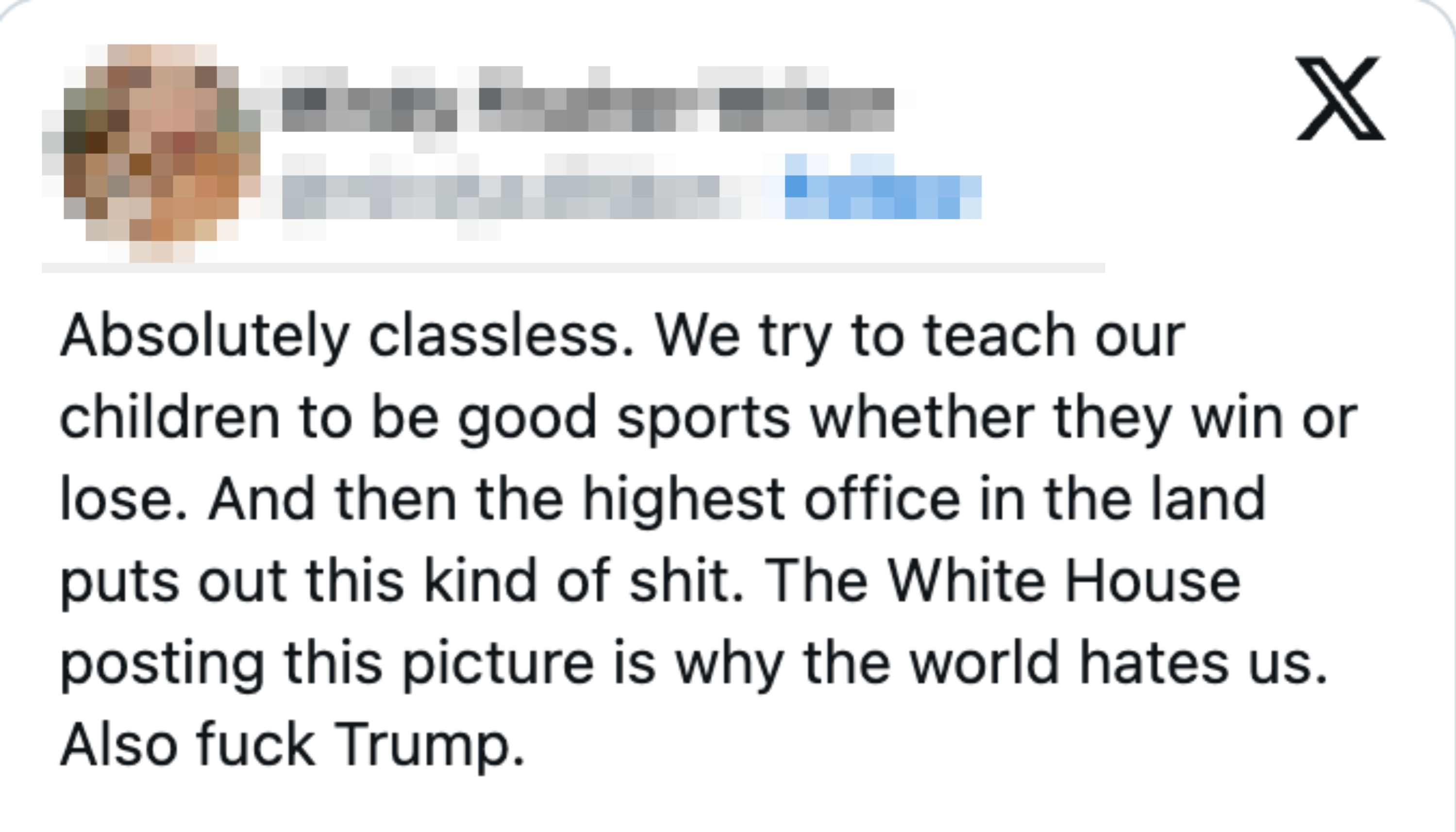 Skjermbilde av en tweet som kritiserer et innlegg fra Det hvite hus, fordømmer det som klasseløst og gir Trump skylden