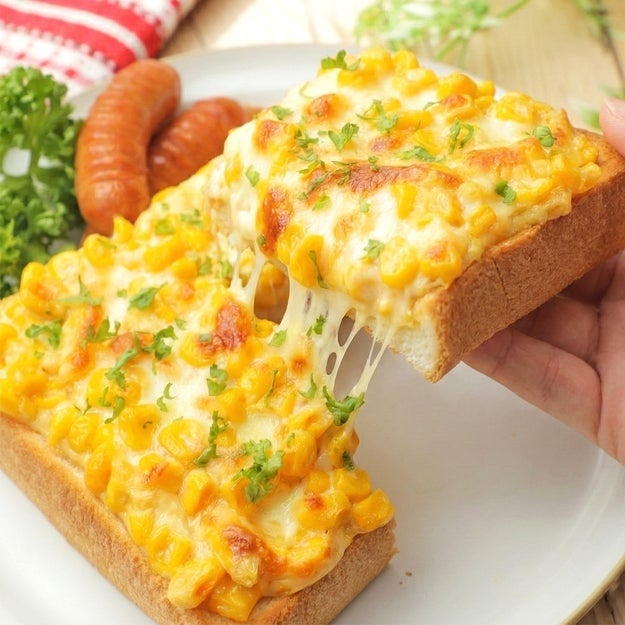 混ぜて焼くだけでご馳走に♪】何回も作ってるやみつきトースト3選